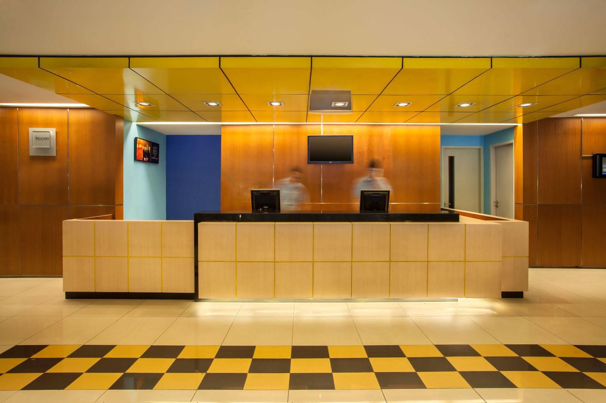 Ibis Budget Jakarta Menteng Buitenkant foto