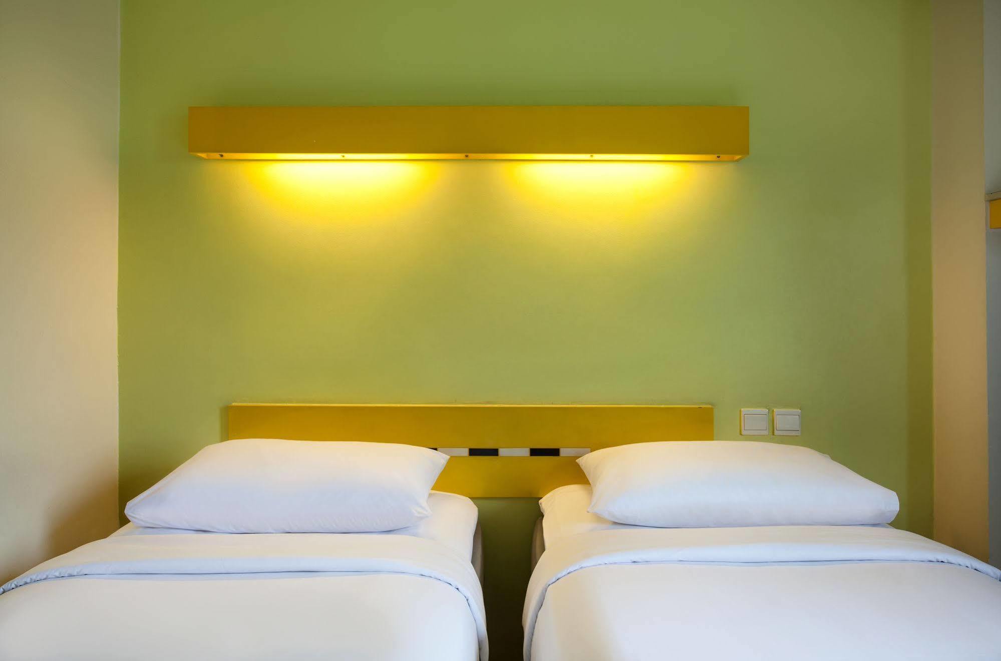 Ibis Budget Jakarta Menteng Buitenkant foto